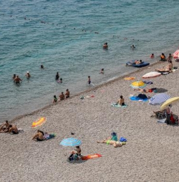 Antalyada nem bulutları nedeniyle uçaklar iniş yapamadı