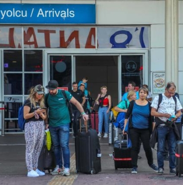 Antalyaya hava yoluyla gelen turist sayısı 9 milyonu aştı