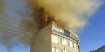 Apartmanın çatı katında yangın paniği