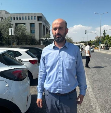 Aracına bindikten saniyeler sonra otomobil çarptı