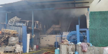 Arnavutköy'de 4 katlı bir fabrikada yangın-2 (geniş) 17 Arnavutköyde 4 katlı bir fabrikada yangın-2 geniş