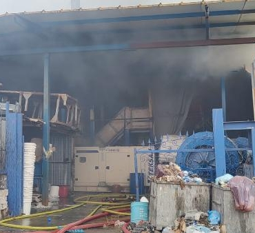 Arnavutköyde 4 katlı bir fabrikada yangın-2 geniş