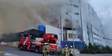 ARNAVUTKÖY'DE 4 KATLI BİR FABRİKADA YANGIN// fotoğraf 19 ARNAVUTKÖYDE 4 KATLI BİR FABRİKADA YANGIN fotoğraf