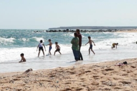 Arnavutköyde yasağa rağmen sahile akın ettiler