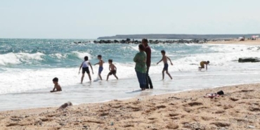 Arnavutköyde yasağa rağmen sahile akın ettiler