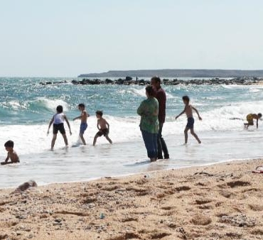 Arnavutköyde yasağa rağmen sahile akın ettiler