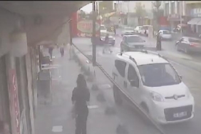 Arnavutköyde yaya geçidinden geçerken otomobil çarptı