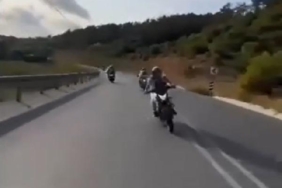 Arnavutköyde zikzak yaparken önündeki motosiklete çarptı 2 ölü
