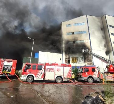 Arnavutköydeki fabrika yangını sürüyor