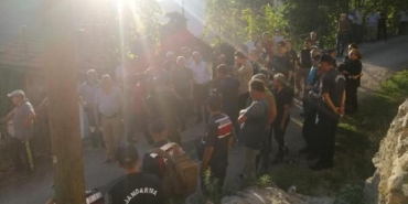 Artvin’deki yangında, köylüler yaylaya çıktığı için evler boşmuş 37 Artvindeki yangında köylüler yaylaya çıktığı için evler boşmuş