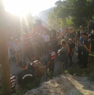 Artvindeki yangında köylüler yaylaya çıktığı için evler boşmuş