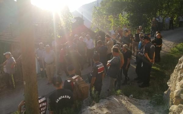 Artvindeki yangında köylüler yaylaya çıktığı için evler boşmuş