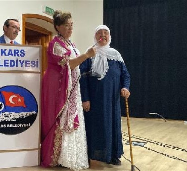 Aşıklar Şenliğinde 70 yıllık özlemini giderdi