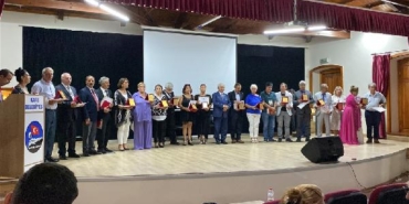 'Aşıklar Şöleni', 42 halk ozanı ve şairi bir araya getirdi 24 Aşıklar Şöleni 42 halk ozanı ve şairi bir araya getirdi