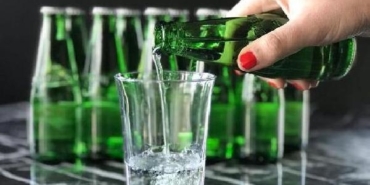 Aşırı maden suyu tüketimi böbrek taşı riskini artırabilir