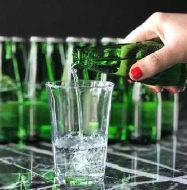 “Aşırı maden suyu tüketimi böbrek taşı riskini artırabilir” 7 Aşırı maden suyu tüketimi böbrek taşı riskini artırabilir