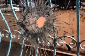 Avcılarda bin liralık alacak için evi kurşunladılar