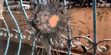 Avcılar'da bin liralık alacak için evi kurşunladılar 7 Avcılarda bin liralık alacak için evi kurşunladılar