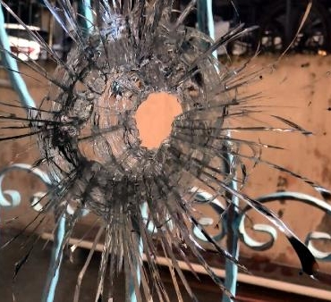 Avcılar'da bin liralık alacak için evi kurşunladılar 7 Avcılarda bin liralık alacak için evi kurşunladılar