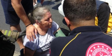 Avcılarda kazada yaralanan kızını gören anne bayıldı