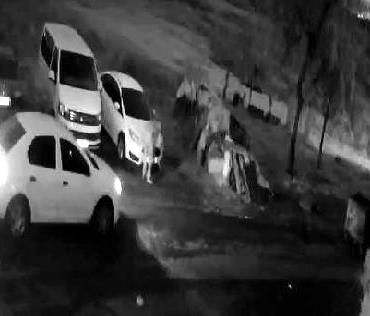 Avcılarda plaka hırsızları kamerada