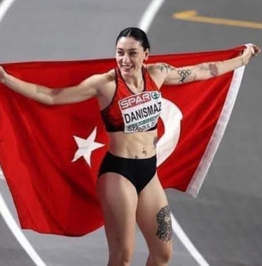 Aydının gururu Tuğba Danışmaz