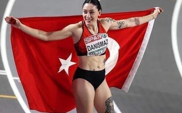 Aydının gururu Tuğba Danışmaz