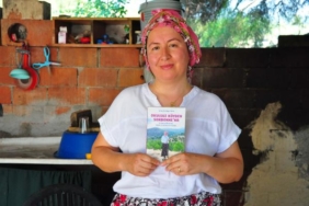 Babasından habersiz okuyup Sorbonne'da doktora yapan Sultan, yaşadıklarını kitabında anlattı 34 Babasından habersiz okuyup Sorbonneda doktora yapan Sultan yaşadıklarını kitabında anlattı