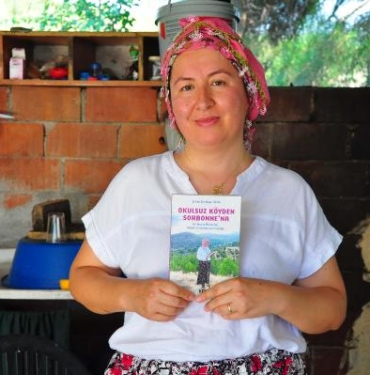 Babasından habersiz okuyup Sorbonneda doktora yapan Sultan yaşadıklarını kitabında anlattı