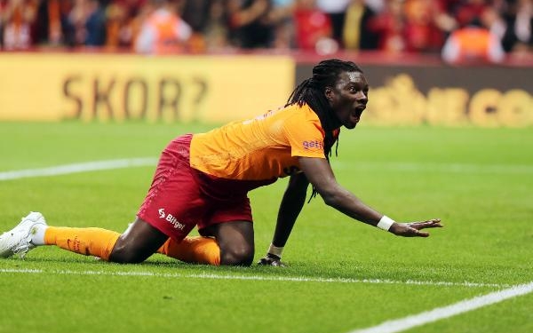 Bafetimbi Gomis Kawasaki Frontaleye transfer oldu