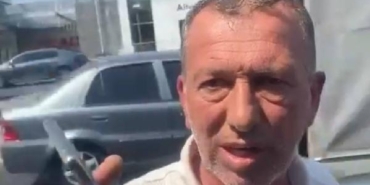 Bağcılarda ambulansın önünü kesti hakaret edip hastaya bakmak istedi