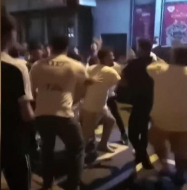 Bağcılar'da asker eğlencesinde çıkan kavga kamerada 8 Bağcılarda asker eğlencesinde çıkan kavga kamerada