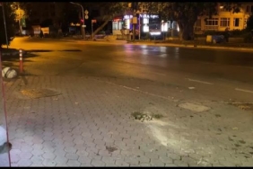 Bağdat Caddesinde otomobilin büfeye çarptığı anlar kamerada