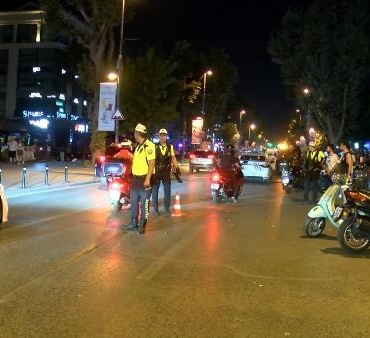 Bağdat Caddesi'ndeki motosiklet denetiminde sürücülere ceza yağdı 8 Bağdat Caddesindeki motosiklet denetiminde sürücülere ceza yağdı