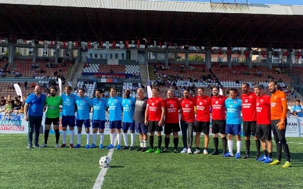 Bahçelievler Belediye Başkanı Bahadır Şöhretler Karması maçında forma giydi