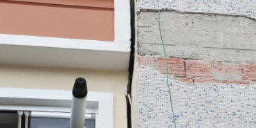 Bahçelievlerde temel kazısı sırasında hasar alan binanın 2 katının kaçak olduğu ortaya çıktı