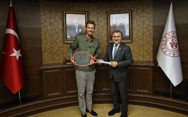Bakan Bak Çek tenisçi Tomas Berdychi kabul etti