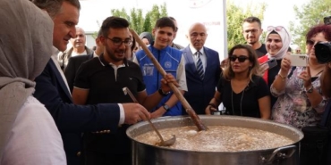 Bakan Bak: Dünyanın belki de en büyük sivil toplum kuruluşuyuz (2) 6 Bakan Bak Dünyanın belki de en büyük sivil toplum kuruluşuyuz 2