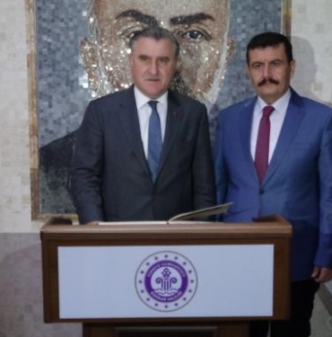 Bakan Bak Dünyanın belki de en büyük sivil toplum kuruluşuyuz