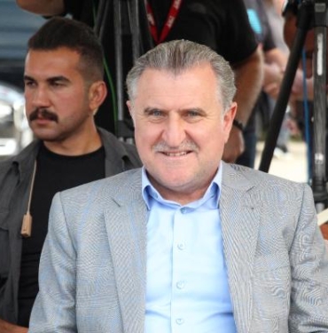 Bakan Bak: Her alanda güçlü bir gençlik geliyor