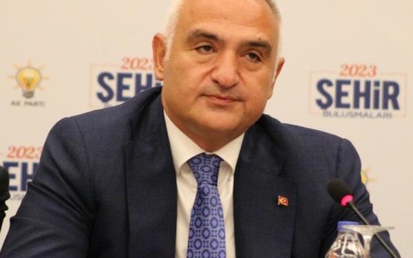 Bakan Ersoy Tarihi dokuya zarar veren 500ün üzerinde kaçak yapı yıkıldı