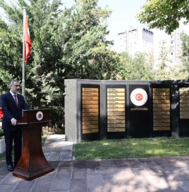 Bakan Fidandan Anıtkabir ve şehitlik ziyareti
