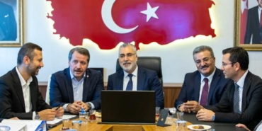 Bakan Işıkhan, 'Toplu Sözleşme' görüşmelerine katıldı 18 Bakan Işıkhan Toplu Sözleşme görüşmelerine katıldı