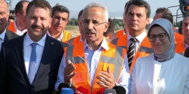 Bakan Uraloğlu: Terör örgütlerinin belini kırdık (2) 2 Bakan Uraloğlu Terör örgütlerinin belini kırdık 2