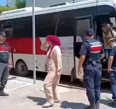 Bakan Yerlikaya 17 bin 258 düzensiz göçmen sınır dışı edildi