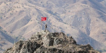 Bakan Yerlikaya 4 terör örgütü mensubu teslim oldu