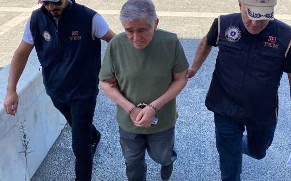 Bakan Yerlikaya: Turuncu kategoride aranan FETÖ üyesi, Muğla'da yakalandı 1 Bakan Yerlikaya: Turuncu kategoride aranan FETÖ üyesi, Muğla'da yakalandı