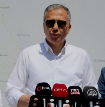 Bakan Yerlikaya Yıkılması gereken ağır hasarlı yapı stokunun yüzde 49u bitirildi