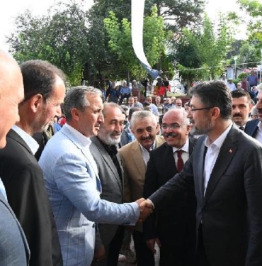 Bakan Yumaklı memleketi Pınarbaşını ziyaret etti