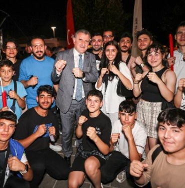 Bakan Bak Madalya kazanan milli sporcularımızı tebrik ediyorum